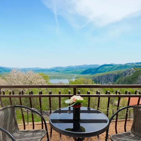 2 Bedroom Stunning In Lokvicici Vikendica