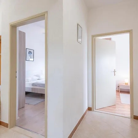 2 Bedroom Stunning In Lokvicici Lokvicic