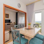 2 Bedroom Stunning In Lokvicici Ferienhaus
