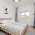 2 Bedroom Stunning In Lokvicici *