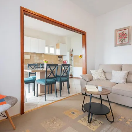 2 Bedroom Stunning In Lokvicici Ferienhaus *