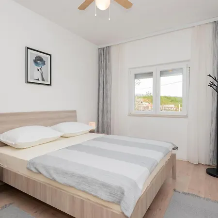 2 Bedroom Amazing In Lokvicici *
