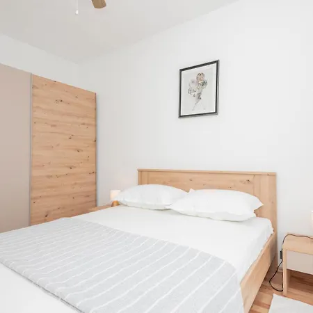 2 Bedroom Amazing In Lokvicici